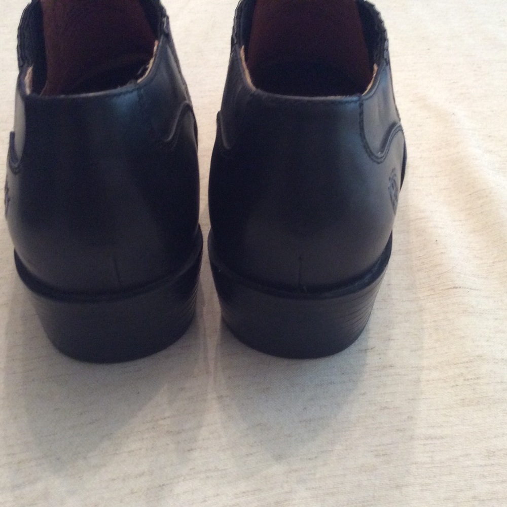 Ariat shoes in black. Very comfortable. Only worn a few times. - Picture 3 of 4